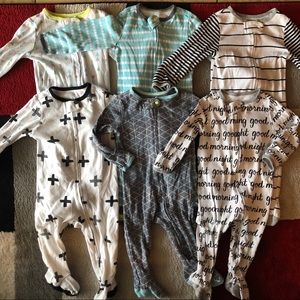 EUC Modern design zip up footie sleepers 6-9 mo